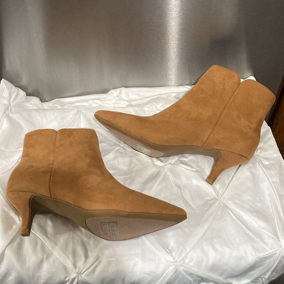 Journee Collection Isobel Inside Zip Stiletto Booties
Size 8.5 - Picture 6 of 10